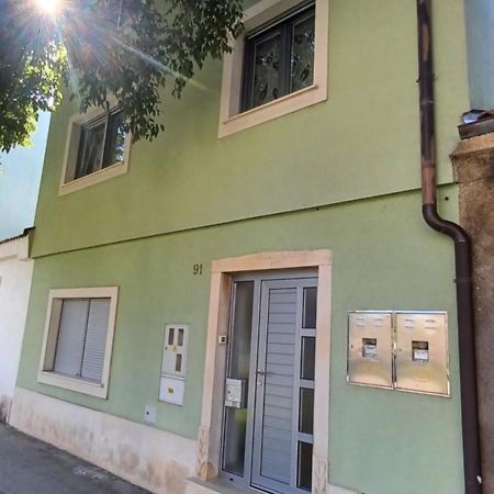 Vile Park Apartments Пула Екстериор снимка