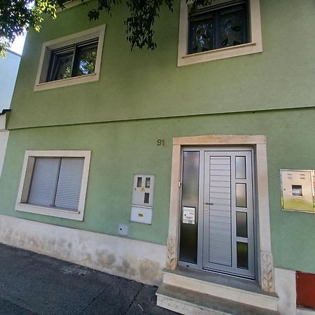Vile Park Apartments Пула Екстериор снимка